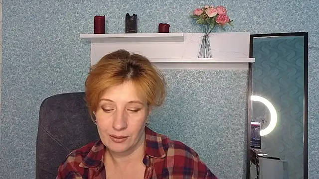 Snapshot of Elannaria chatting on 09/28/25, 02:44 Elannaria online show from 09/28/25, 02:44