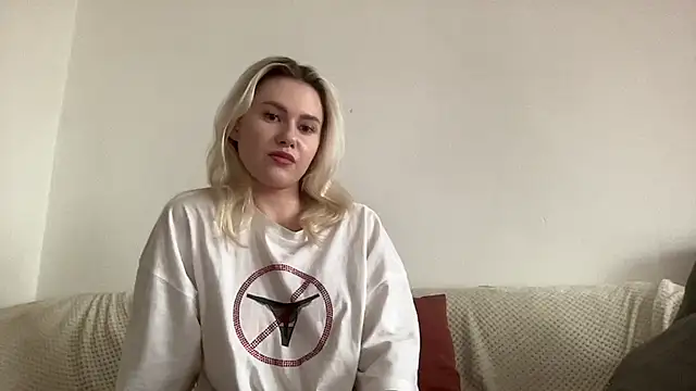 ElaraLuxxxe online show from 10/21/25, 09:54