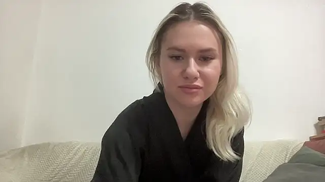 ElaraLuxxxe online show from 11/14/25, 02:49