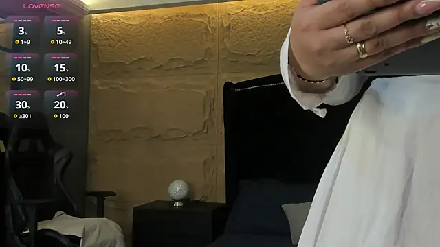 SophiaDior  online show from 11/08/25, 11:43