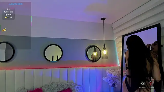 Mila Hank  online show from 10/06/25, 12:24