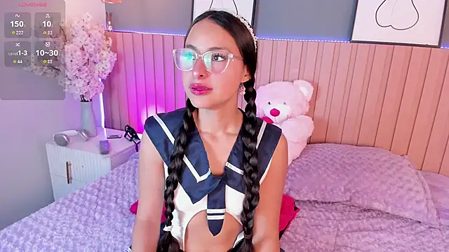 Annie  2 online show from 10/03/25, 12:02