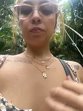 Little ginger online show from 11/23/25, 07:57