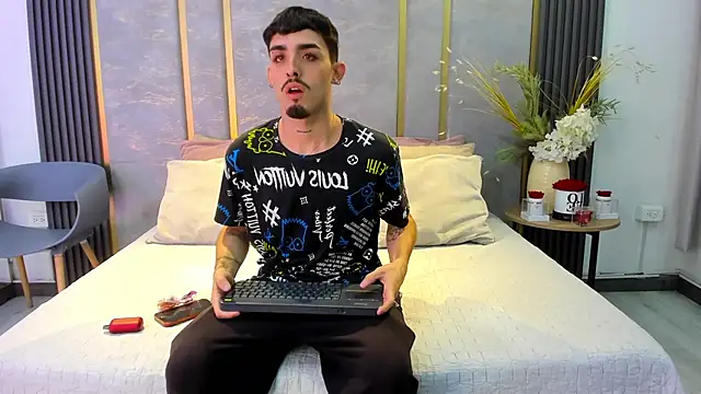 NikoStone  online show from 10/24/25, 04:20