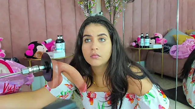 LizzyOlsen online show from 10/18/25, 09:26