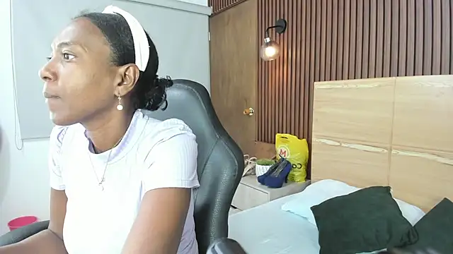 coral15  online show from 10/22/25, 02:12