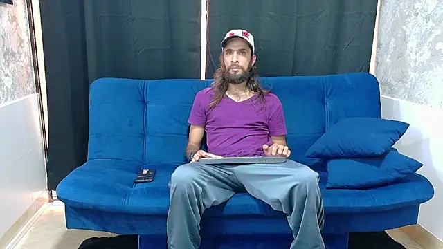 Snapshot of hairy_mannn chatting on 09/13/25, 07:46 hairy mannn online show from 09/13/25, 07:46
