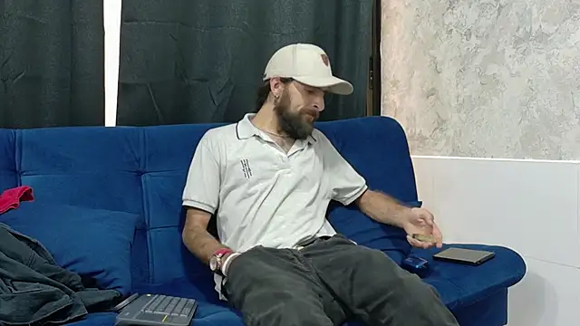 Snapshot of hairy_mannn chatting on 09/20/25, 08:32 hairy mannn online show from 09/20/25, 08:32