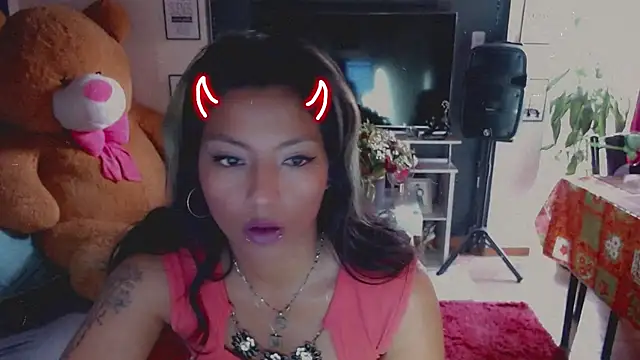 Snapshot of ScarletSizzling chatting on 10/30/25, 01:56 ScarletSizzling online show from 10/30/25, 01:56