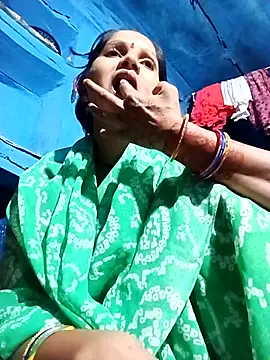 Snapshot of Jooli_xx chatting on 09/11/25, 03:12 Jooli xx online show from 09/11/25, 03:12