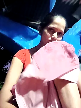 Snapshot of Jooli_xx chatting on 09/14/25, 01:21 Jooli xx online show from 09/14/25, 01:21