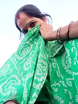 Snapshot of Jooli_xx chatting on 10/08/25, 12:03 Jooli xx online show from 10/08/25, 12:03