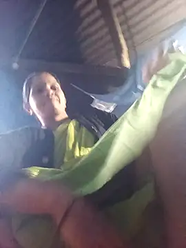 Snapshot of Jooli_xx chatting on 10/10/25, 12:15 Jooli xx online show from 10/10/25, 12:15