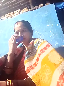 Snapshot of Jooli_xx chatting on 10/13/25, 01:33 Jooli xx online show from 10/13/25, 01:33