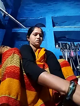 Snapshot of Jooli_xx chatting on 10/18/25, 12:13 Jooli xx online show from 10/18/25, 12:13