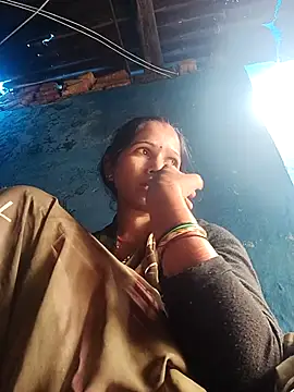 Snapshot of Jooli_xx chatting on 10/26/25, 03:45 Jooli xx online show from 10/26/25, 03:45