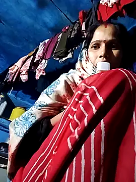 Snapshot of Jooli_xx chatting on 11/05/25, 03:23 Jooli xx online show from 11/05/25, 03:23