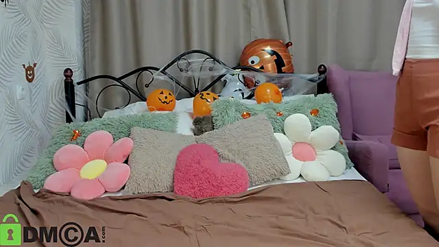 Agnes Passero online show from 10/29/25, 08:16