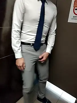 lovewhite222 online show from 10/28/25, 06:39