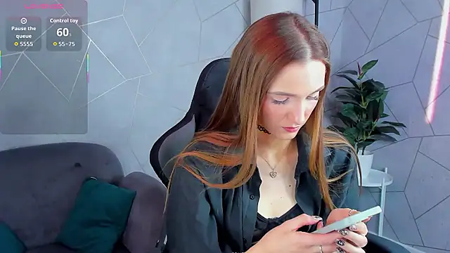 Snapshot of Alisha_Green chatting on 10/15/25, 09:31 Alisha Green online show from 10/15/25, 09:31