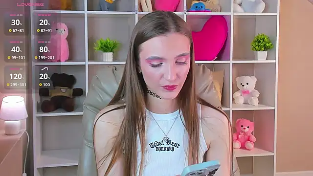 Snapshot of Alisha_Green chatting on 10/21/25, 09:43 Alisha Green online show from 10/21/25, 09:43