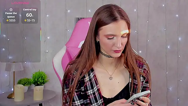 Snapshot of Alisha_Green chatting on 10/24/25, 09:17 Alisha Green online show from 10/24/25, 09:17