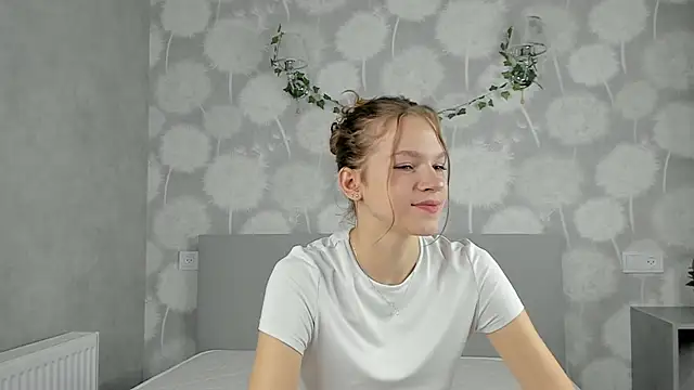 VelvetRisque online show from 11/18/25, 08:30