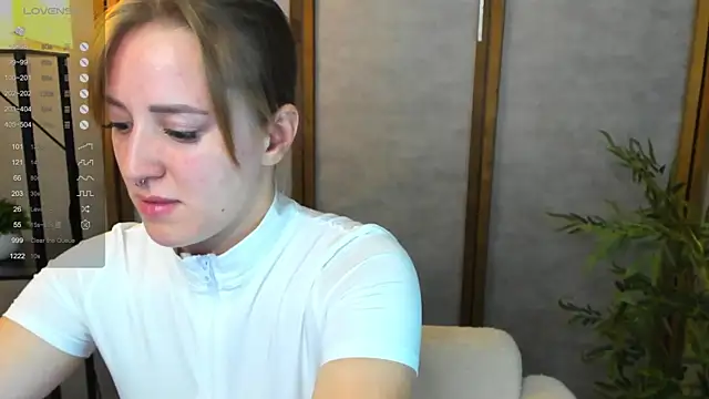 Alice Cire online show from 10/13/25, 02:44