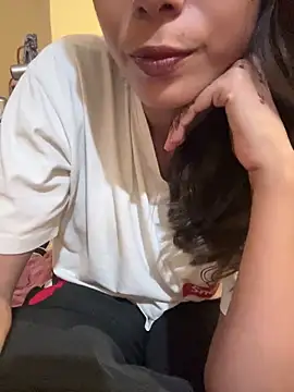 Snapshot of Romantic-jeeva chatting on 10/13/25, 03:01 Romantic-jeeva online show from 10/13/25, 03:01