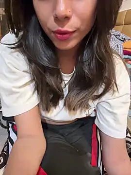 Snapshot of Romantic-jeeva chatting on 10/16/25, 12:39 Romantic-jeeva online show from 10/16/25, 12:39