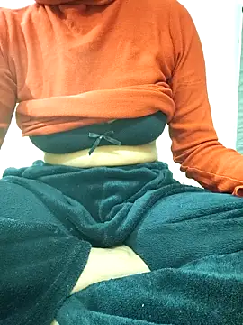 Snapshot of Romantic-jeeva chatting on 11/30/25, 06:12 Romantic-jeeva online show from 11/30/25, 06:12