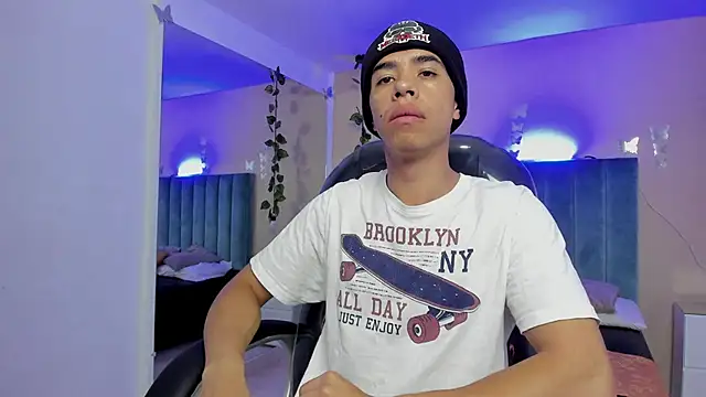 Muscle Scott online show from 11/09/25, 01:53