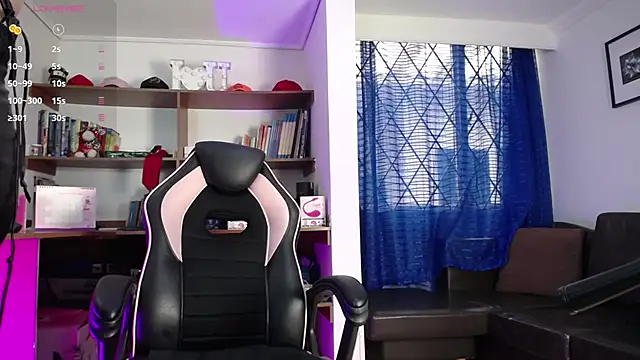 GretaVoss  online show from 11/14/25, 07:23