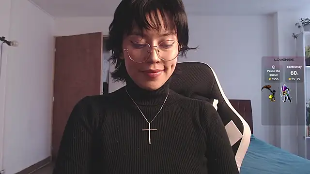 Snapshot of Ellyuwuw chatting on 10/11/25, 08:51 Ellyuwuw online show from 10/11/25, 08:51