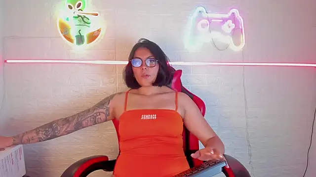 LolaXXXperience online show from 11/15/25, 11:40