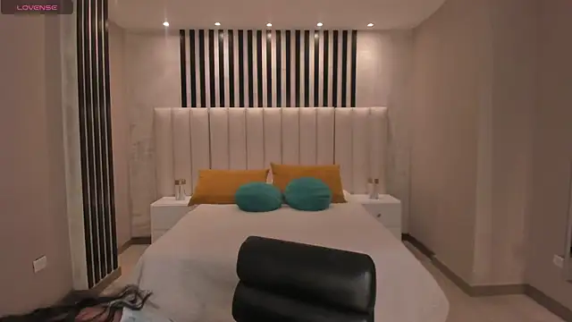 LaurentConnor online show from 11/14/25, 03:38