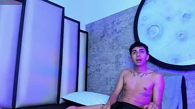 Amy Fox03 online show from 10/20/25, 01:11