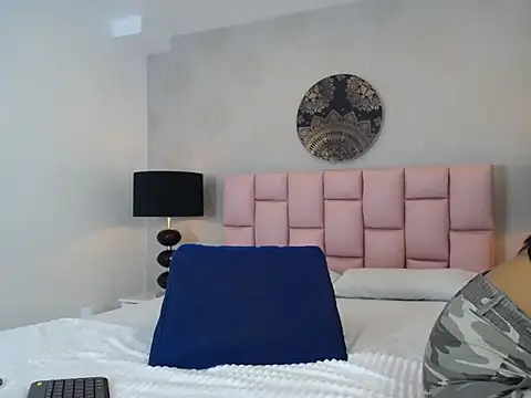 Maia Reficco online show from 09/13/25, 12:27