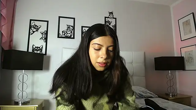 Maia Reficco online show from 10/28/25, 12:30