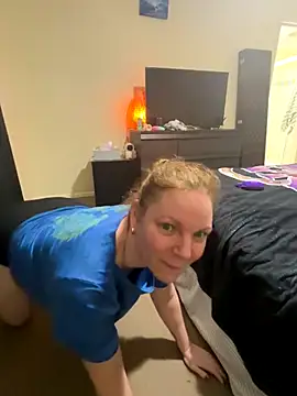 Snapshot of aussiepeaches chatting on 11/12/25, 02:06 aussiepeaches online show from 11/12/25, 02:06