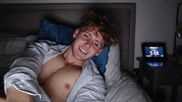 Snapshot of DominantAlex18 chatting on 10/24/25, 04:09 DominantAlex18 online show from 10/24/25, 04:09