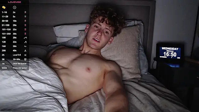 Snapshot of DominantAlex18 chatting on 11/05/25, 04:51 DominantAlex18 online show from 11/05/25, 04:51