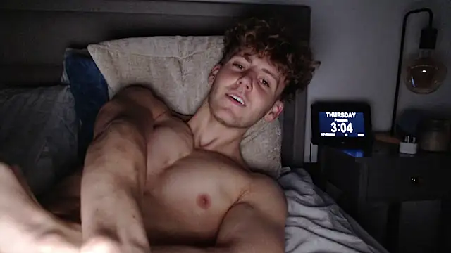 Snapshot of DominantAlex18 chatting on 11/13/25, 03:05 DominantAlex18 online show from 11/13/25, 03:05