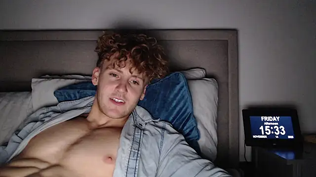 Snapshot of DominantAlex18 chatting on 11/14/25, 03:33 DominantAlex18 online show from 11/14/25, 03:33