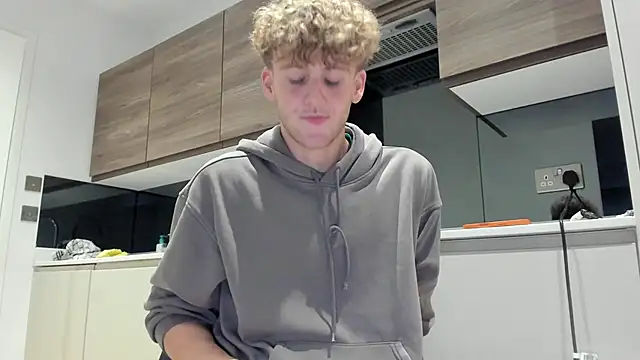 Snapshot of DominantAlex18 chatting on 11/15/25, 08:44 DominantAlex18 online show from 11/15/25, 08:44