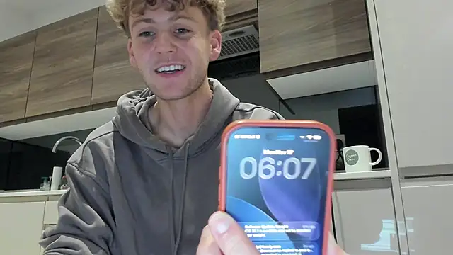 Snapshot of DominantAlex18 chatting on 11/17/25, 06:08 DominantAlex18 online show from 11/17/25, 06:08