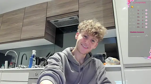 Snapshot of DominantAlex18 chatting on 11/19/25, 09:59 DominantAlex18 online show from 11/19/25, 09:59