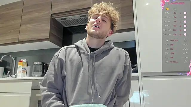 Snapshot of DominantAlex18 chatting on 11/27/25, 06:48 DominantAlex18 online show from 11/27/25, 06:48