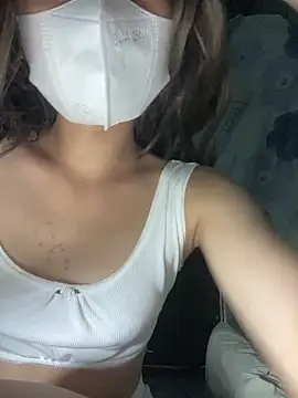 Snapshot of Fin-xinh18 chatting on 10/15/25, 04:07 Fin-xinh18 online show from 10/15/25, 04:07