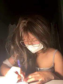 Snapshot of Fin-xinh18 chatting on 11/11/25, 03:34 Fin-xinh18 online show from 11/11/25, 03:34